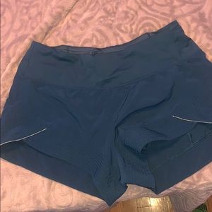 lulu lemon shorts size 4